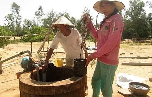Người dân phải dùng nước nhiễm mặn cho sinh hoạt Người dân phải dùng nước nhiễm mặn cho sinh hoạt