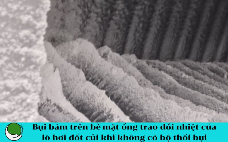 Bụi bám trên bề mặt ống trao đổi nhiệt của lò hơi đốt củi khi không có bộ thổi bụi Bụi bám trên bề mặt ống trao đổi nhiệt của lò hơi đốt củi khi không có bộ thổi bụi