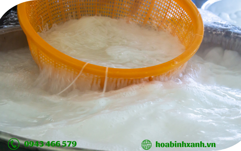 Phân tích mẫu nước thải ngành sản xuất bún Phân tích mẫu nước thải ngành sản xuất bún